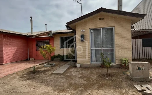 ARRIENDO CASA 3D/1B AMOBLADA, AÑO CORRIDO, EN CONDOMINIO DOÑA GABRIELA CENTRO I (AVDA LOS LIBERTADORES)