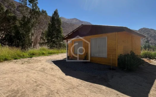 EN VENTA TERRENO CON CABAÑAS Y BORDE RIO, PAIHUANO, VALLE DE ELQUI