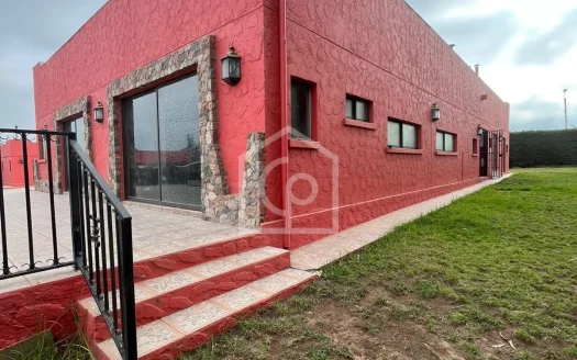 SE VENDE CASA 5D/5B, EN PARCELA 5000M2, LOTEO CAMPINAS, ALTOVALSOL