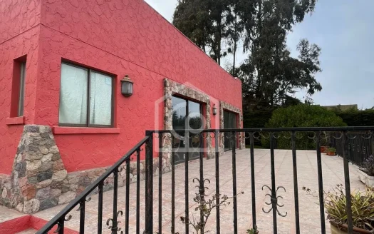SE VENDE CASA 5D/5B, EN PARCELA 5000M2, LOTEO CAMPINAS, ALTOVALSOL